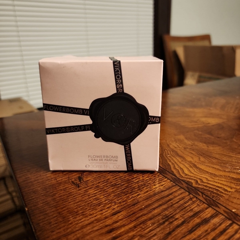 Viktor and Rolf Flowerbomb eau de parfum 1 fl oz